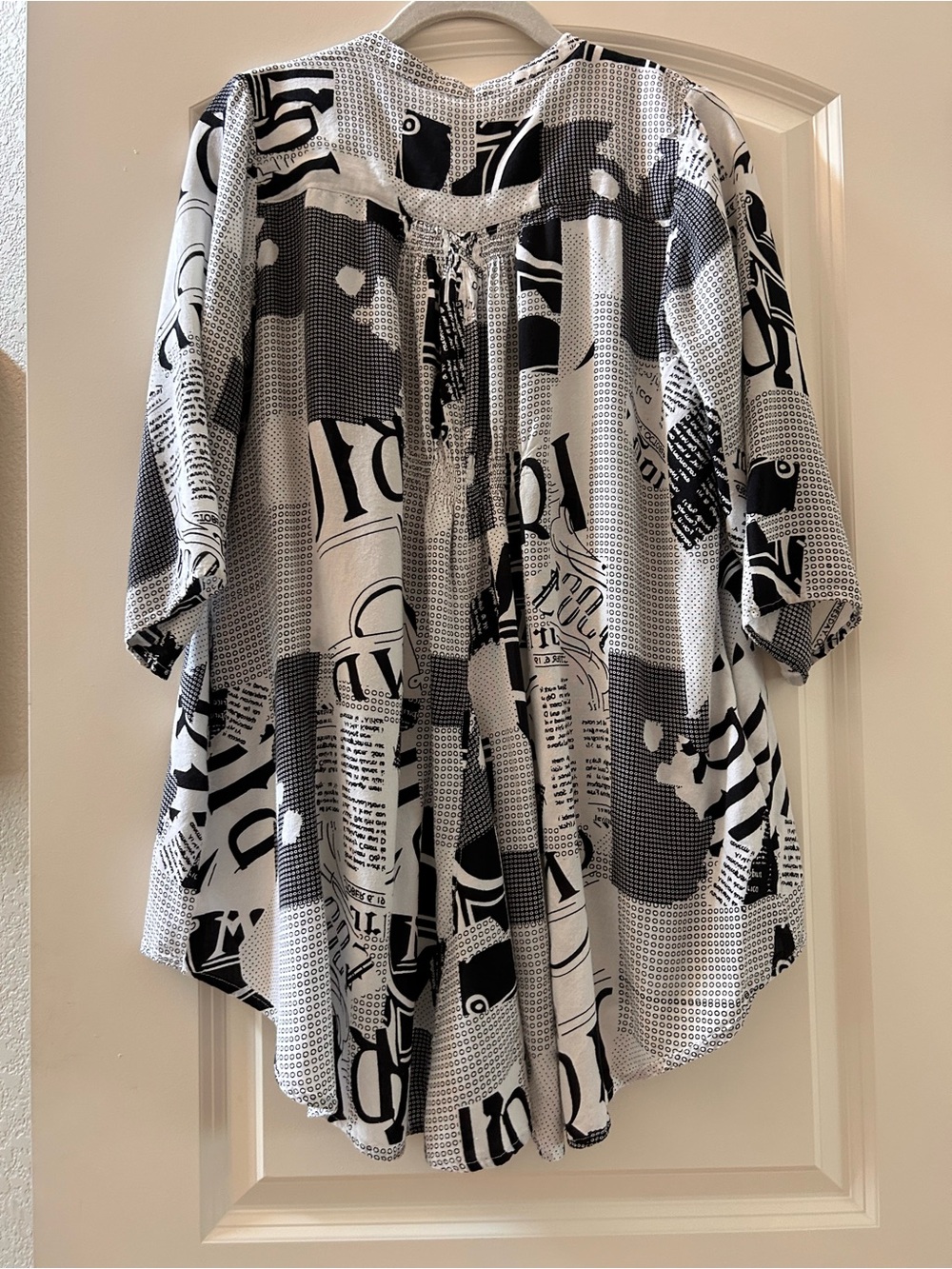 Orientique Oversized Bold Geometric Tunic. Lagenlook. Artsy. 3/4 sleeve. Pockets - Picture 3 of 9